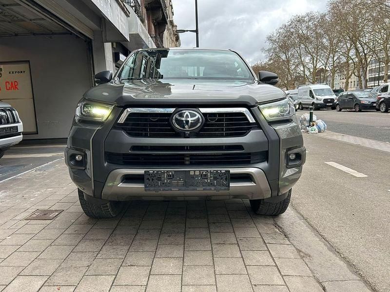 Gebraucht Toyota HiLux 204 PS (150 kW) 2023 Silber Abholung