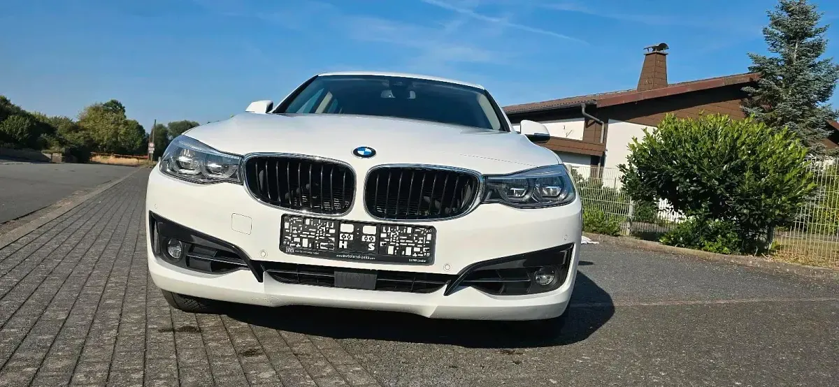 Gebraucht BMW 330 258 PS (189 kW) 2017 Weiß Limousine