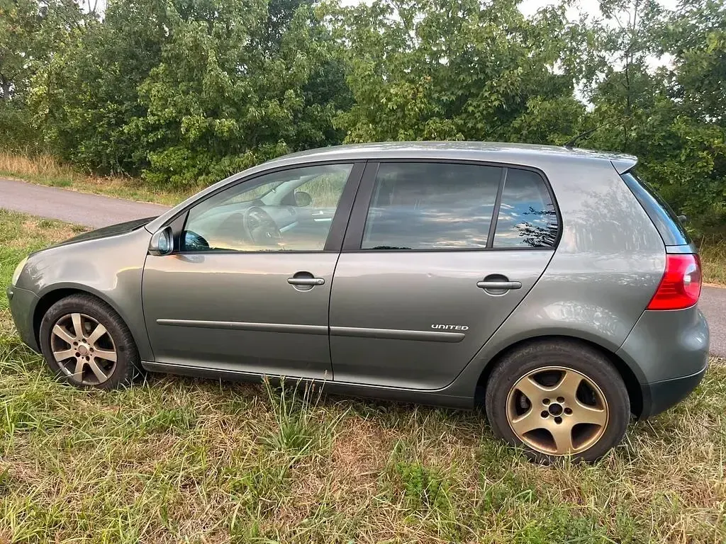 Gebraucht VW Golf V Trendline 140 PS (102 kW) 2008 Grau Limousine