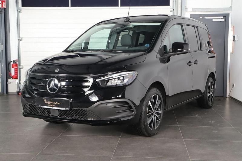 Gebraucht Mercedes EQT200 Premium Plus 89 kW (122 PS) 2024 Loparitschwarz Van / Kleinbus