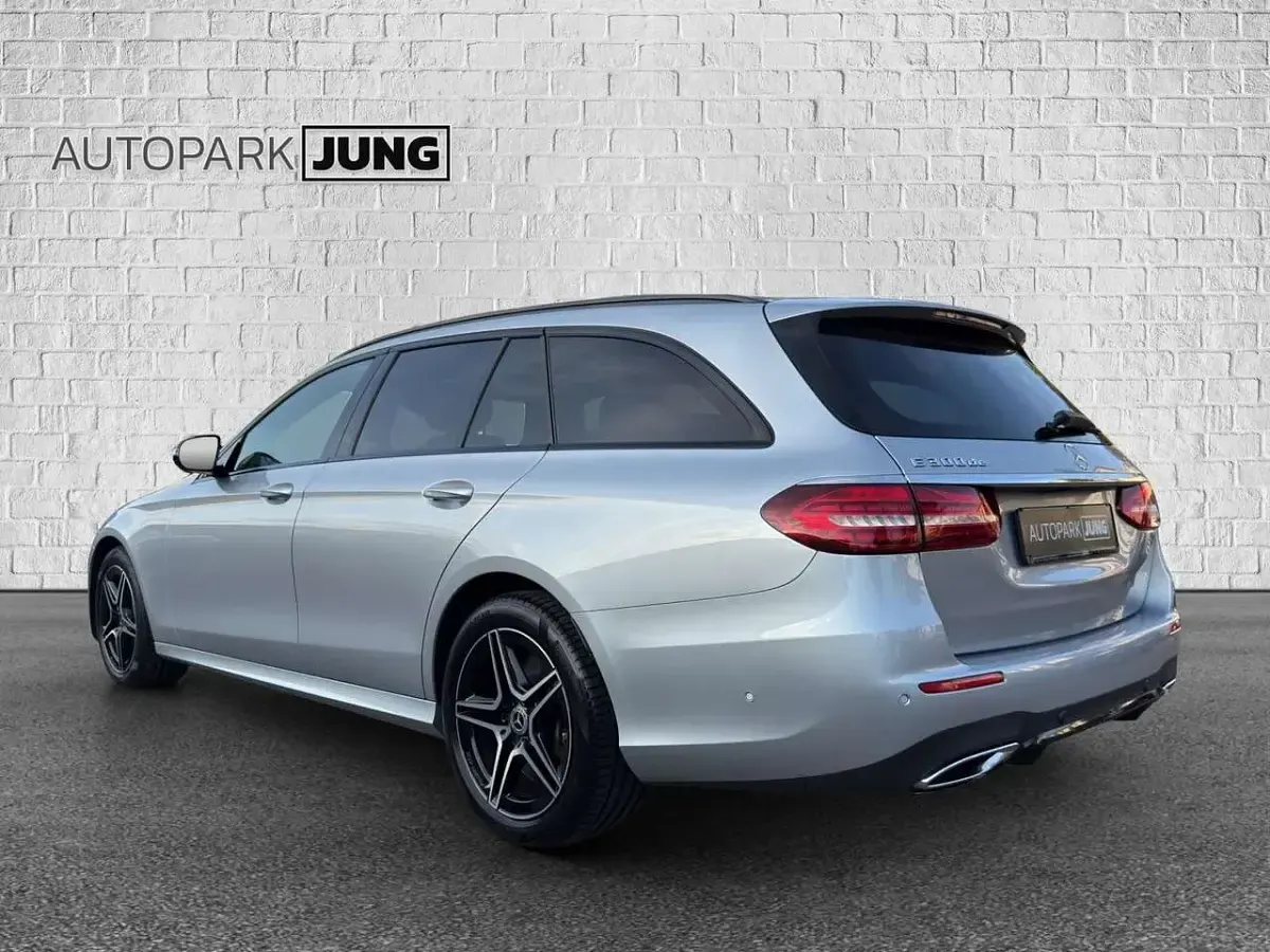 Gebraucht Mercedes E300 AMG 194 PS (142 kW) 2022 Silber Limousine