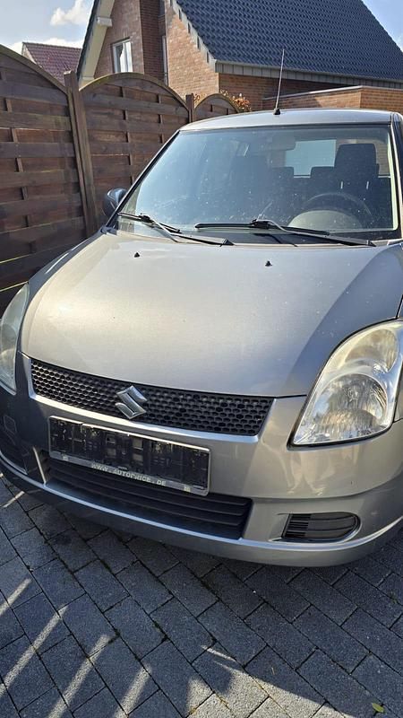Second-hand Suzuki Swift 93 CP (68 kW) 2006 Argintiu Hatchback