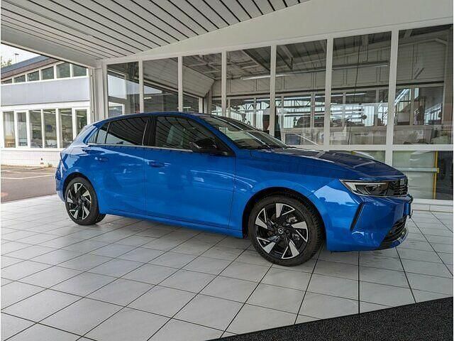 Kobalt blau Gebraucht 2024 Opel Astra Limousine | 25.950 € (Teuer) - Bild 1/2