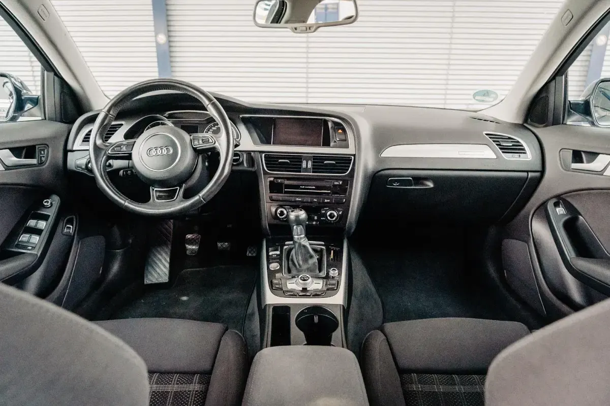 Gebraucht Audi A4 Ambition 150 PS (110 kW) 2014 Blau Kombi