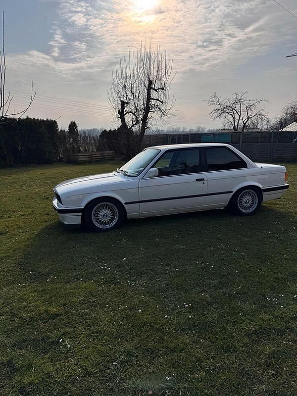 Gebraucht BMW 325 170 PS (125 kW) 1989 Weiß Coupé