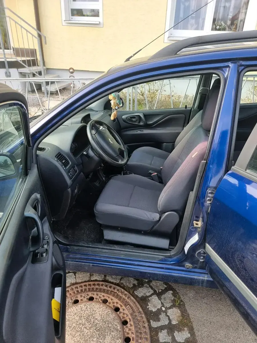 Gebraucht Mitsubishi Space Star 98 PS (72 kW) 2004 Blau Van / Kleinbus