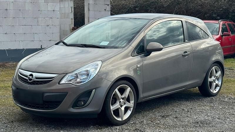 Second-hand Opel Corsa Selection 95 CP (69 kW) 2012 Galben Hatchback