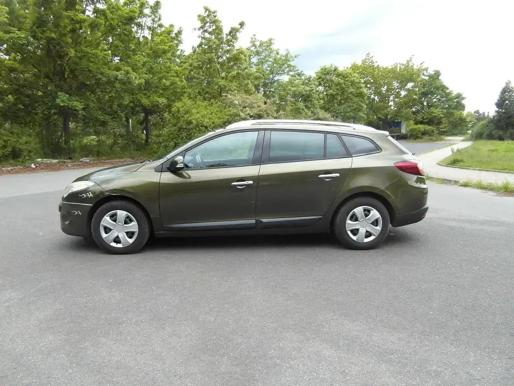 Używany Renault Mégane Dynamique 131 KM (96 kW) 2009 Zielony Sedan/Limuzyna