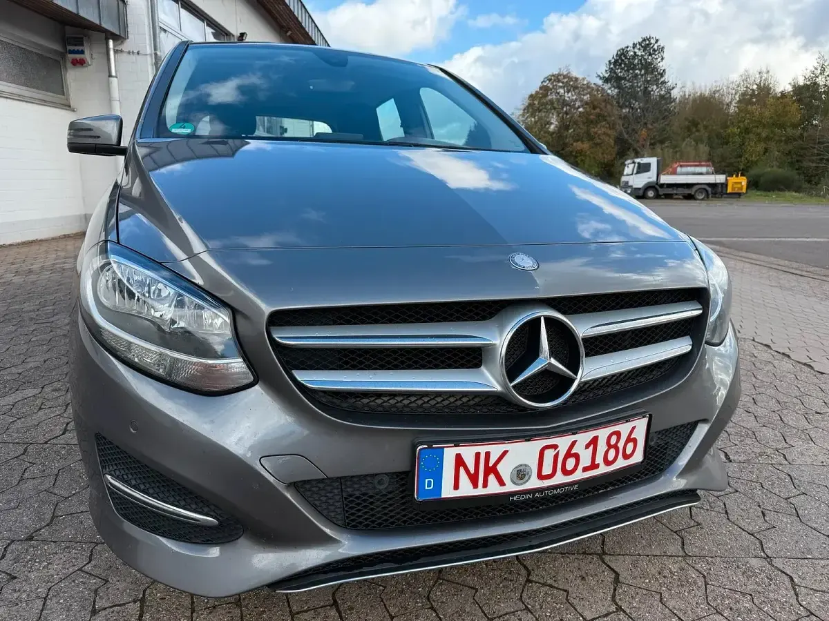 Gebraucht Mercedes B180 109 PS (80 kW) 2015 Grau Kleinwagen
