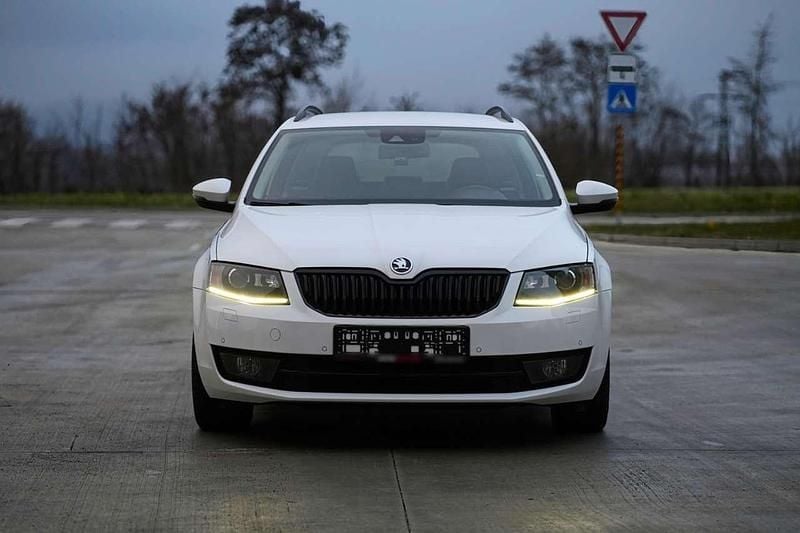 Gebraucht Skoda Octavia Elegance 150 PS (110 kW) 2014 Weiß Kleinwagen