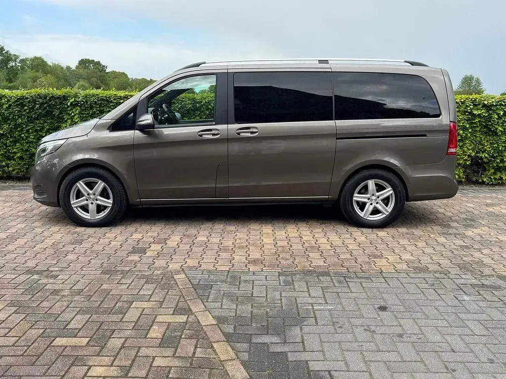 Gebraucht Mercedes V250 Avantgarde Edition 190 PS (139 kW) 2014 Braun Van / Kleinbus