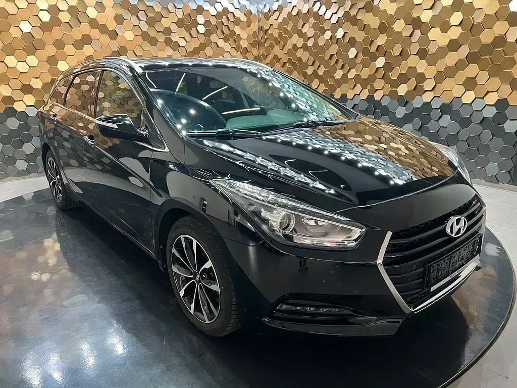 Gebraucht Hyundai i40 141 PS (103 kW) 2017 Phantom black Kombi
