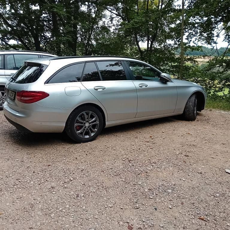 Schwarz Gebraucht 2015 Mercedes C200 Limousine | 10.000 € (Guter Preis) - Bild 1/4