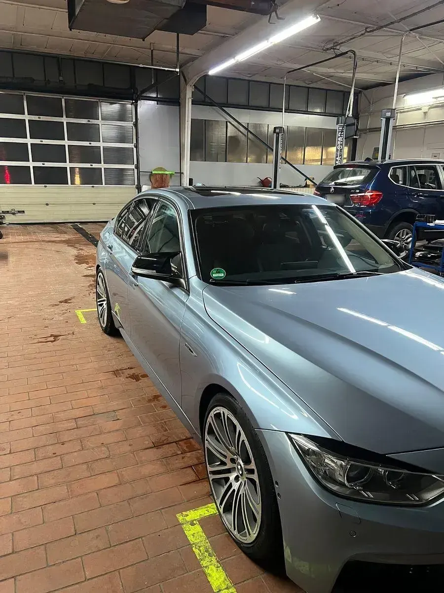 Gebraucht BMW 320 Comfort Edition 184 PS (135 kW) 2012 Blau Limousine