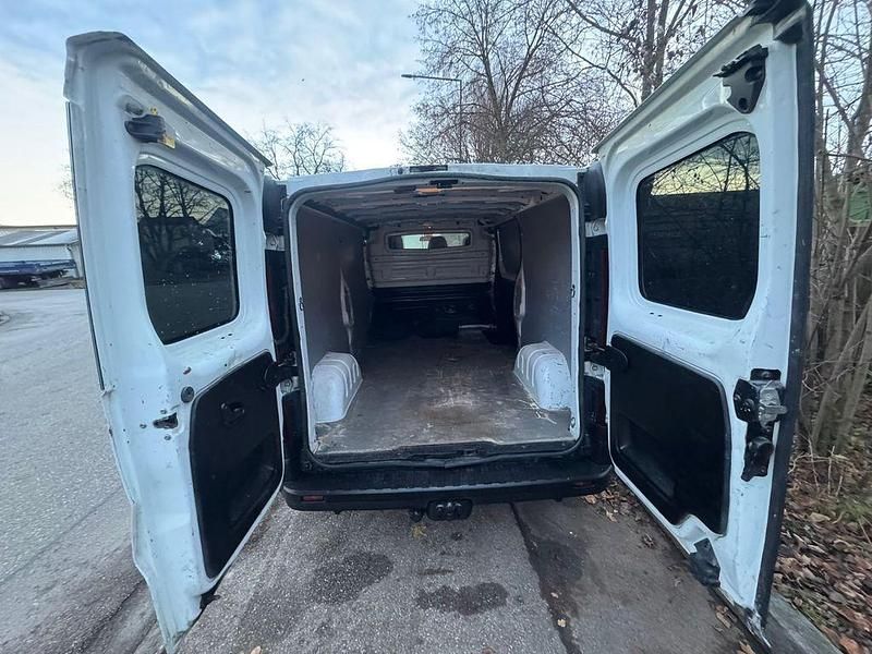 Gebraucht Opel Vivaro S 140 PS (102 kW) 2016 Weiß Van / Kleinbus