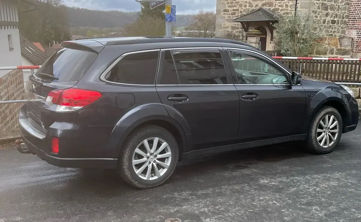 Gebraucht Subaru Outback 150 PS (110 kW) 2013 Grün Kombi