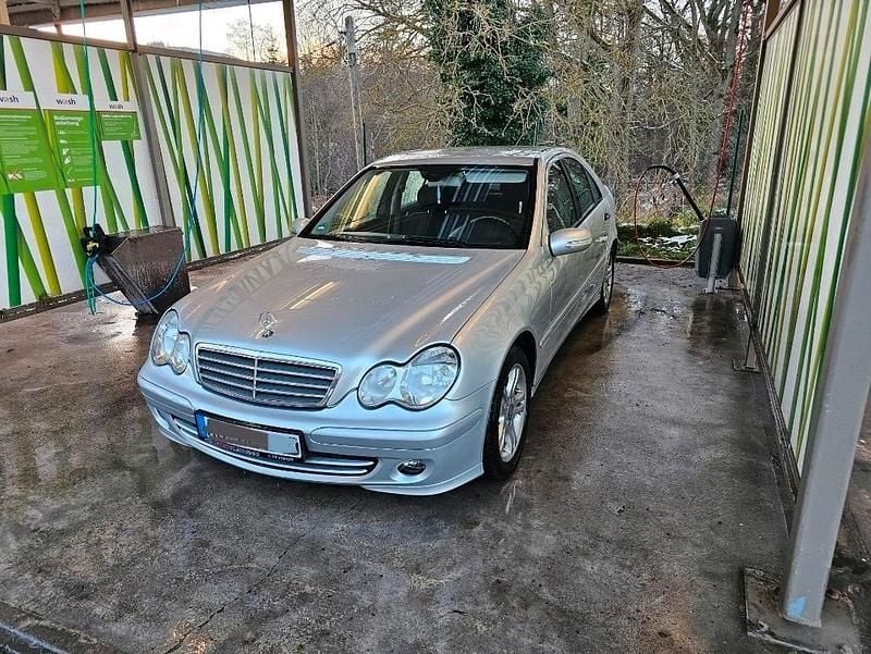 Silber Gebraucht 2006 Mercedes C180 Limousine | 3.700 € (Fairer Preis) - Bild 1/4