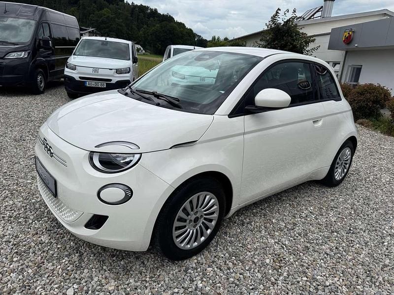 Weiß Gebraucht 2023 Fiat 500e Basis Kleinwagen | 20.900 € (Guter Preis) - Bild 1/4