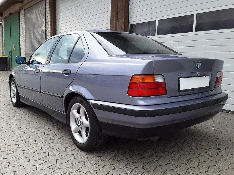 Gebraucht BMW 318 116 PS (85 kW) 1997 Blau Limousine