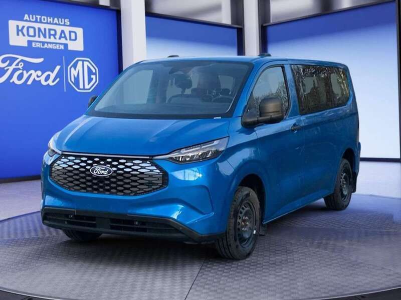 Digital aqua blue metallic Neu 2025 Ford E-Transit Trend Van | 58.972 € - Bild 1/4