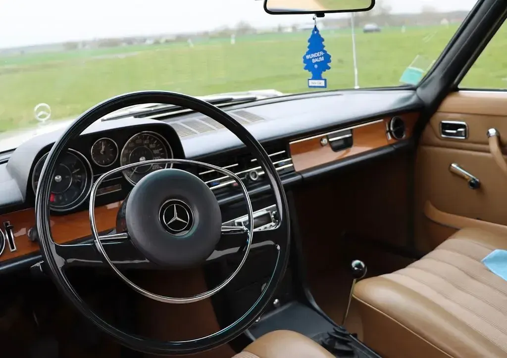 Gebraucht Mercedes 280 272 PS (200 kW) 1975 Beige Coupé
