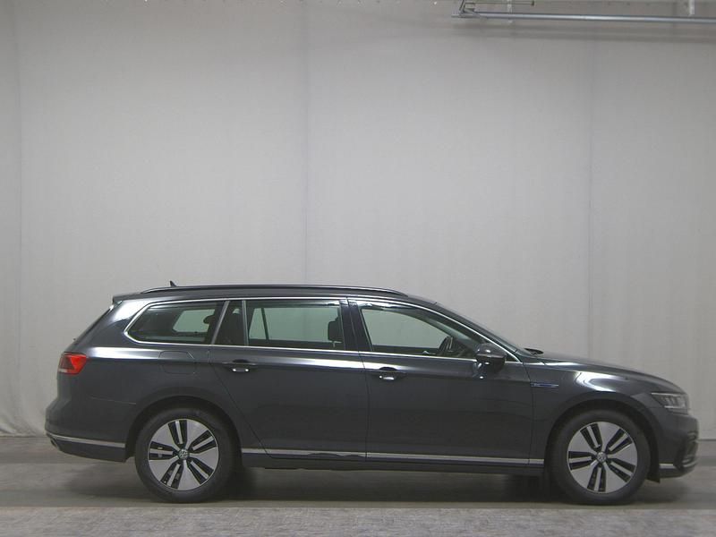 Grau Gebraucht 2020 VW Passat Sound Kombi | 15.480 € (Superpreis) - Bild 1/4