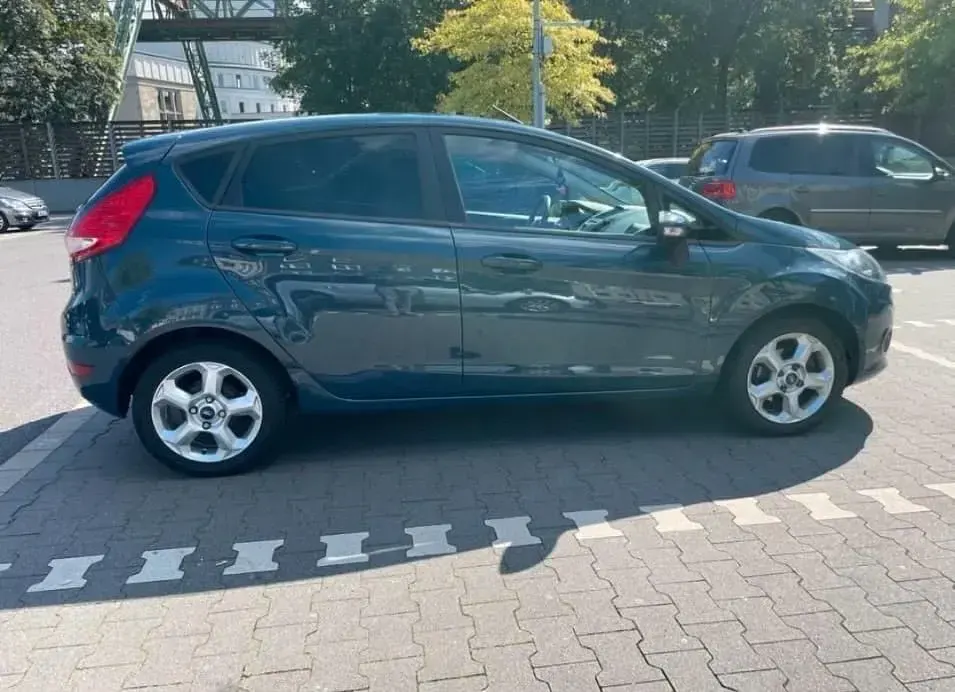 Gebraucht Ford Fiesta Trend 97 PS (71 kW) 2009 Grün Limousine