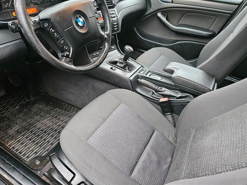 Gebraucht BMW 320 Basis 150 PS (110 kW) 2003 Schwarz Limousine