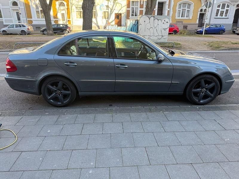 Gebraucht Mercedes E270 Elegance 177 PS (130 kW) 2005 Grau Limousine