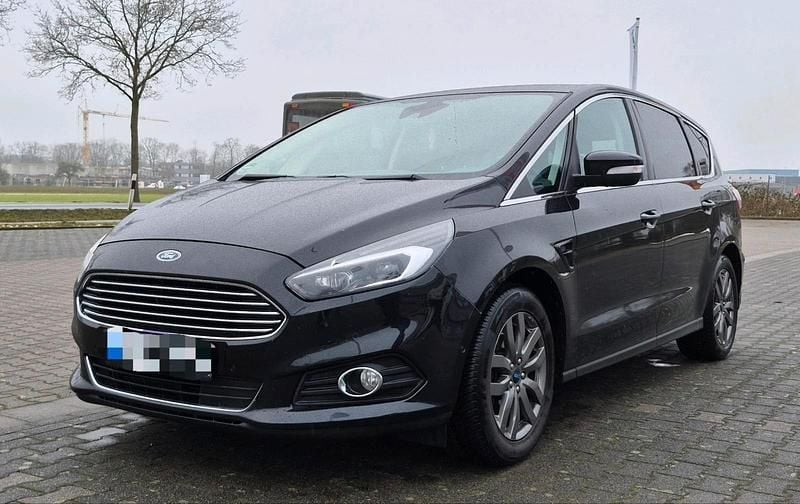 Schwarz Gebraucht 2015 Ford S-MAX Van / Kleinbus | 8.300 € (Guter Preis) - Bild 1/4