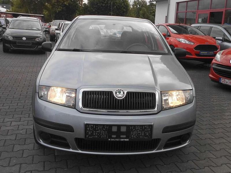 Grau Gebraucht 2005 Skoda Fabia Classic Limousine | 1.690 € (Etwas zu teuer) - Bild 1/4