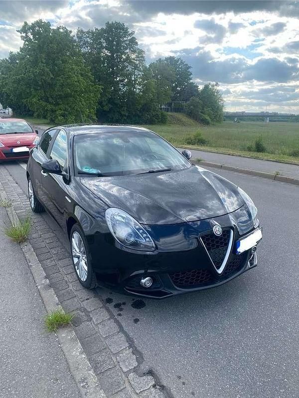 Gebraucht 2016 Alfa Romeo Giulietta Super Kleinwagen | 7.100 € (Guter Preis) - Bild 1/4