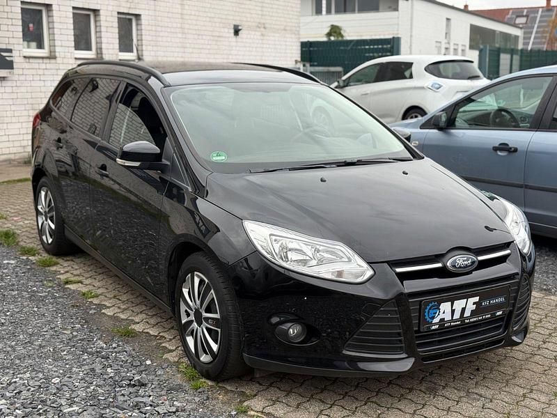 Gebraucht Ford Focus Trend 125 PS (91 kW) 2014 Schwarz Kombi