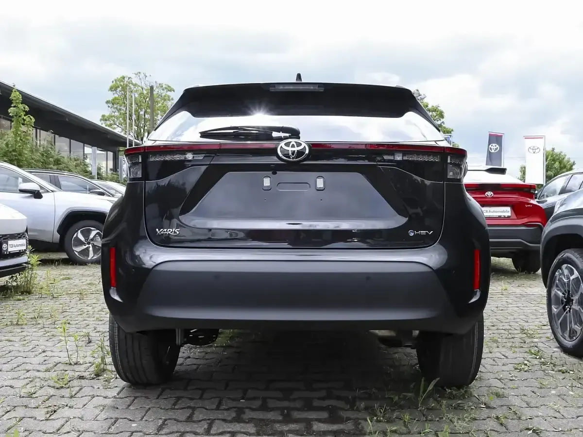 Neu Toyota Yaris Cross 131 PS (96 kW) 2026 Mysticschwarz SUV