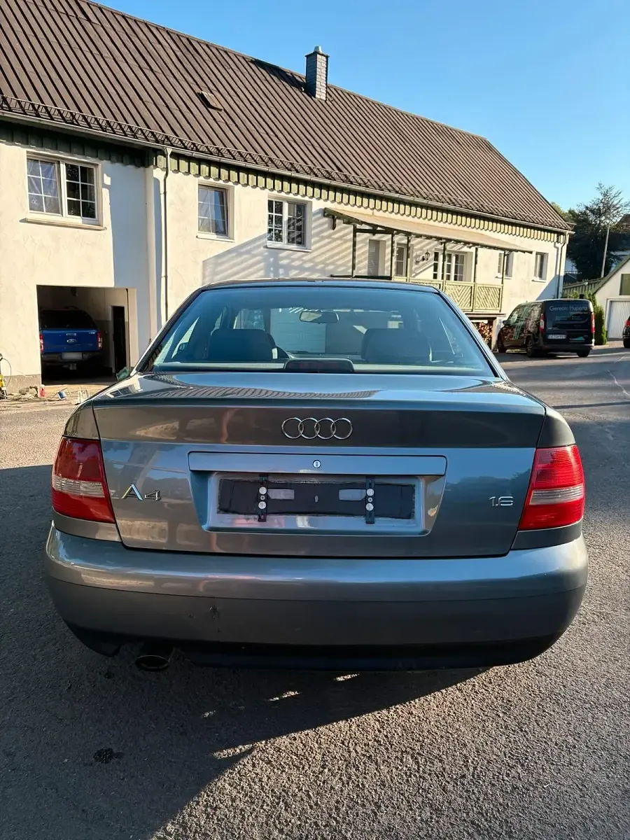 Gebraucht Audi A4 100 PS (73 kW) 1999 Silber Limousine
