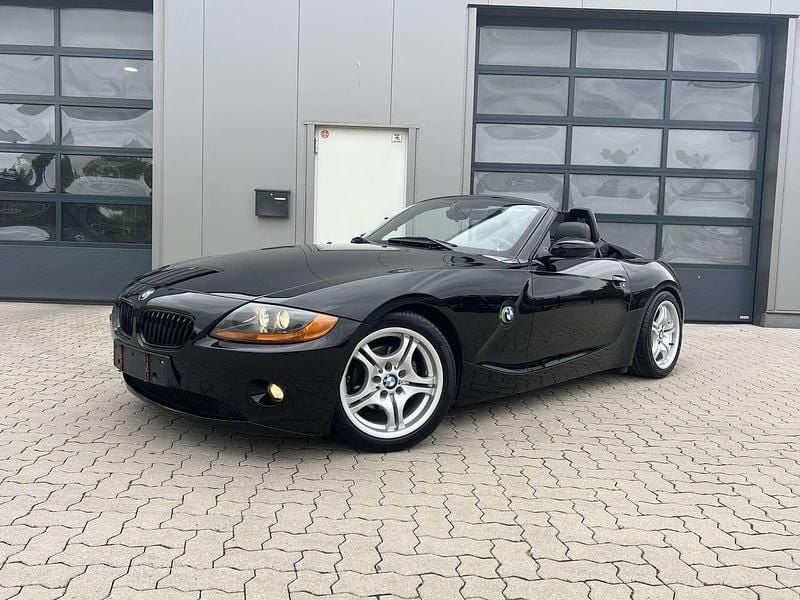 Schwarz Gebraucht 2003 BMW Z4 Cabrio | 9.150 € (Etwas zu teuer) - Bild 1/4