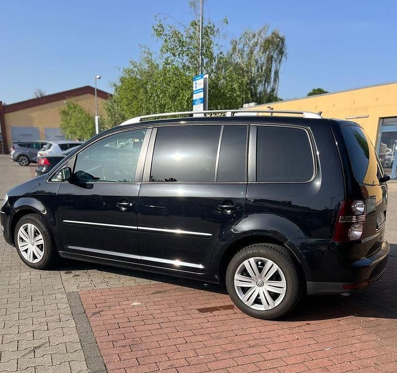Schwarz Gebraucht 2007 VW Touran Van / Kleinbus | 3.200 € (Fairer Preis) - Bild 1/4