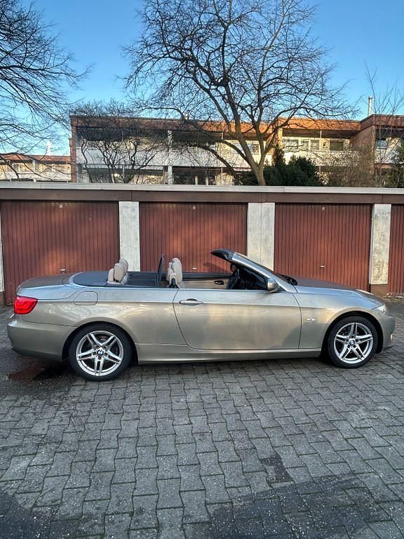 Gebraucht BMW 320 Cabriolet 184 PS (135 kW) 2010 Beige Cabrio