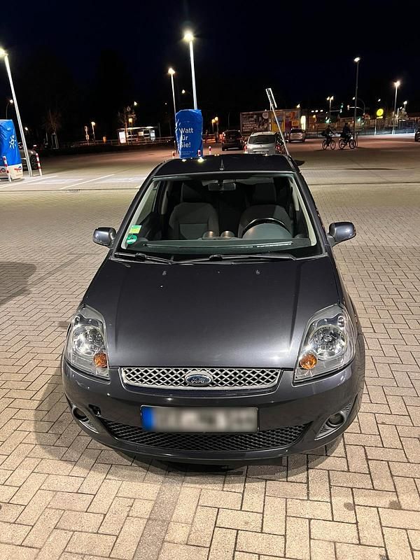 Gebraucht Ford Fiesta 70 PS (51 kW) 2008 Grau Kleinwagen