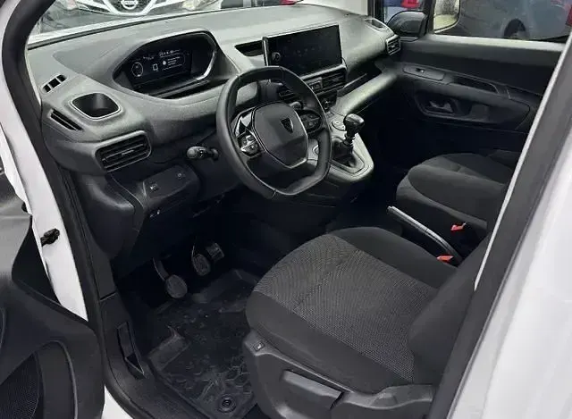 Gebraucht Peugeot Partner 131 PS (96 kW) 2025 Weiß Van / Kleinbus