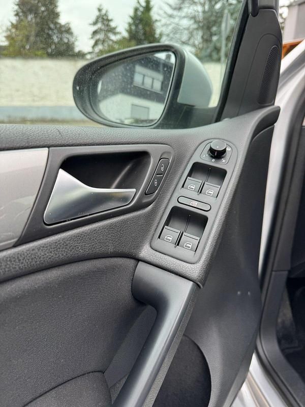 Gebraucht VW Golf VI 105 PS (77 kW) 2010 Silber Kleinwagen