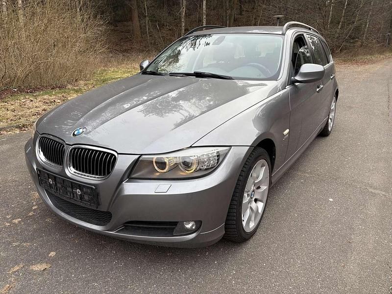 Gebraucht BMW 325 218 PS (160 kW) 2009 Grau Kombi
