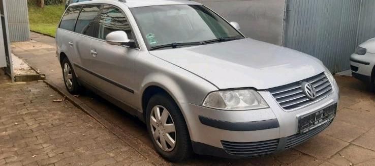 Grau Gebraucht 2004 VW Passat Kombi | 750 € (Superpreis) - Bild 1/4