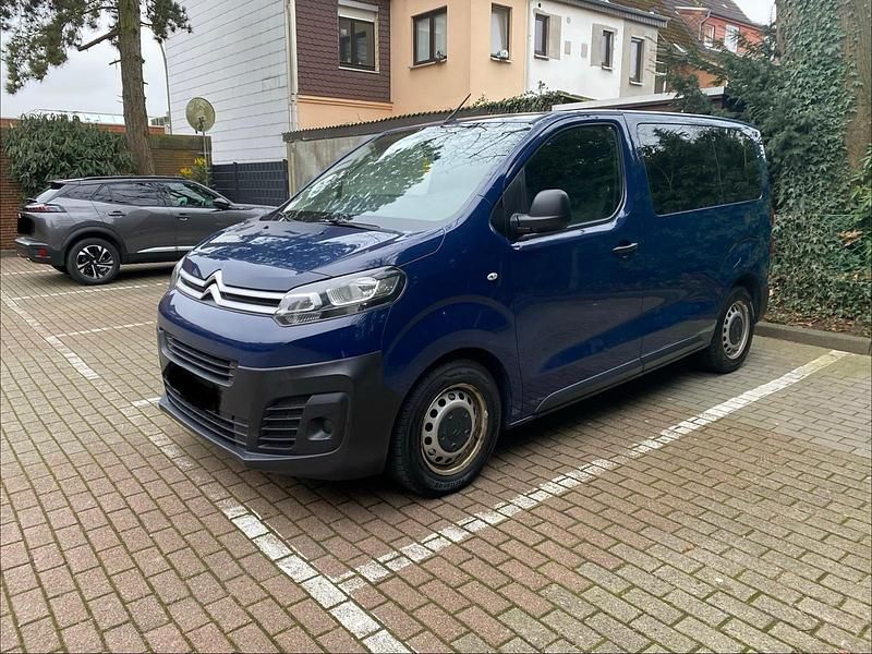 Blau Gebraucht 2017 Citroën Jumpy Van / Kleinbus | 12.700 € (Etwas zu teuer) - Bild 1/4