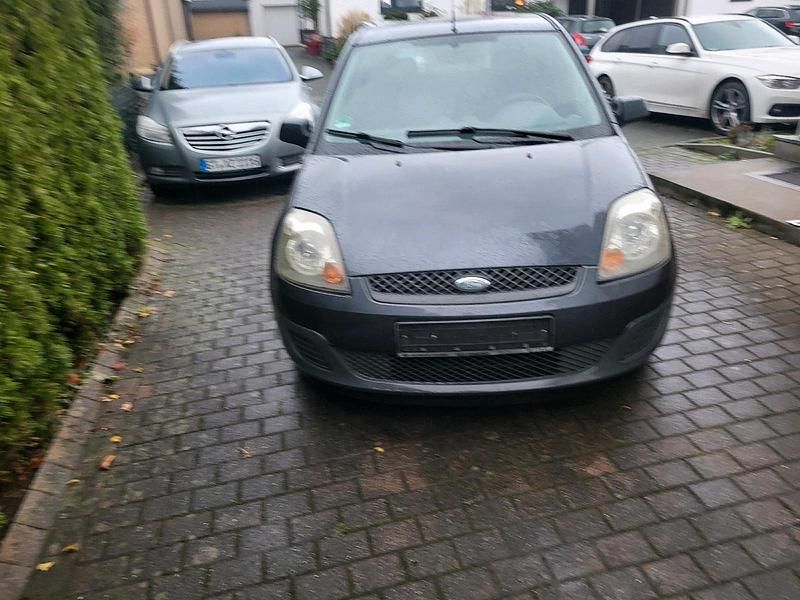 Grau Gebraucht 2006 Ford Fiesta Kleinwagen | 1.490 € (Fairer Preis) - Bild 1/4