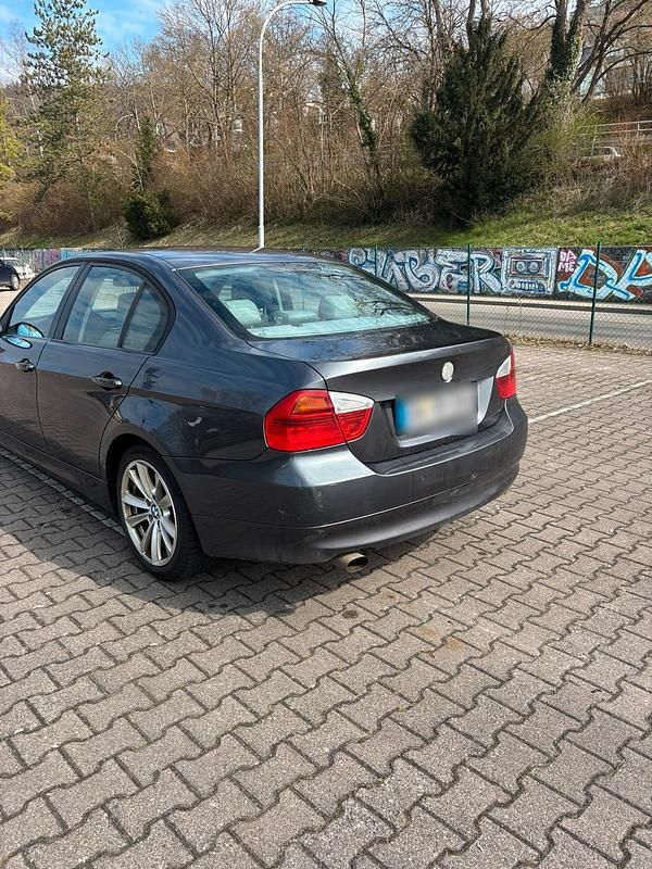 Gebraucht BMW 318 129 PS (94 kW) 2006 Grau Limousine