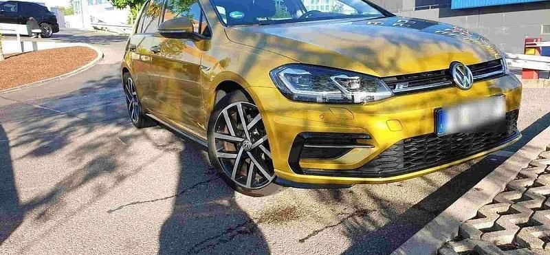 Gold Gebraucht 2018 VW Golf VII Highline Limousine | 10.500 € (Superpreis) - Bild 1/4