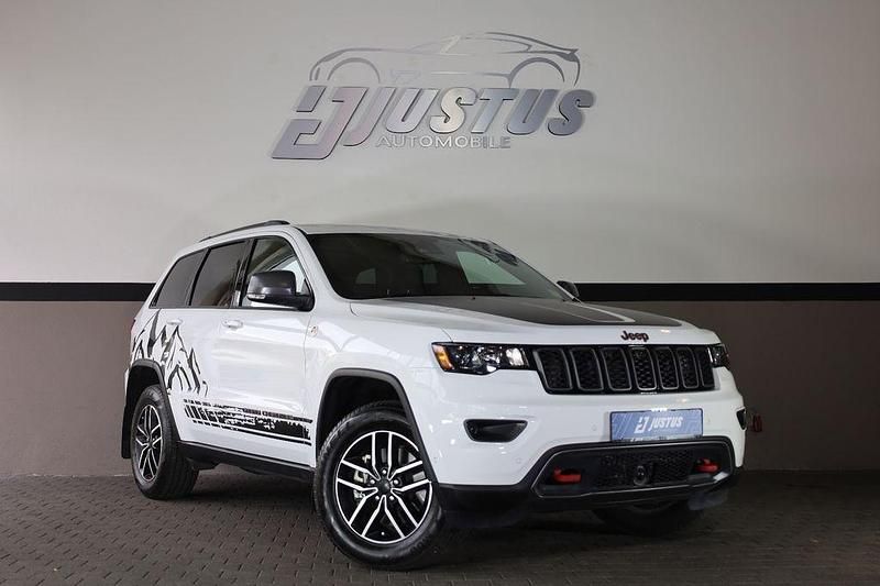 Weiß Gebraucht 2021 Jeep Grand Cherokee Trailhawk SUV | 39.900 € - Bild 1/4