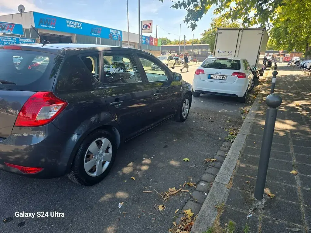 Gebraucht Kia Ceed 90 PS (66 kW) 2011 Grau Kleinwagen