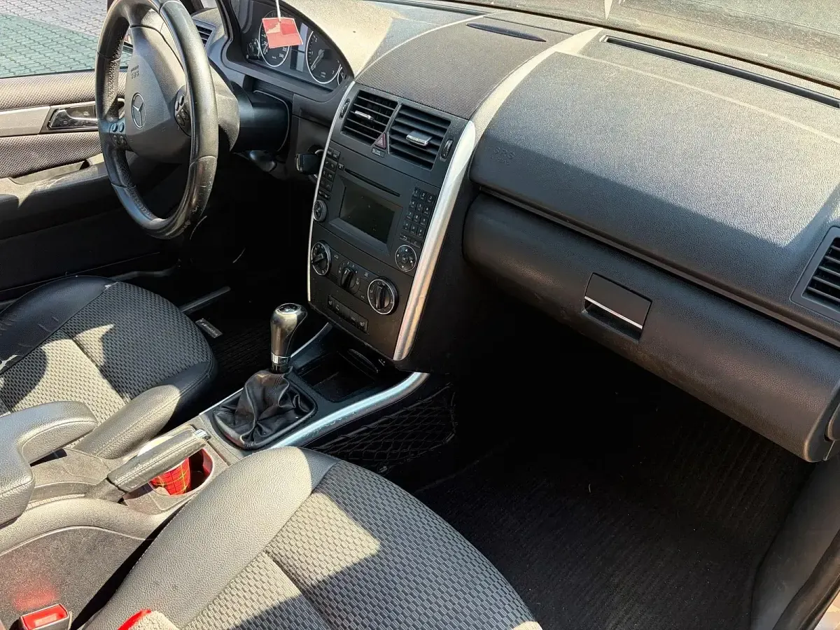 Gebraucht Mercedes A160 95 PS (69 kW) 2011 Grau Kleinwagen